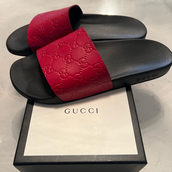 100% Authentic Gucci Slides - Picture 1 of 4